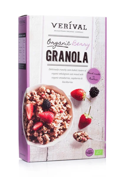 Londra, İngiltere - 30 Haziran 2018: Kutusunu Verival organik granola beyaz zemin üzerine çilek ile