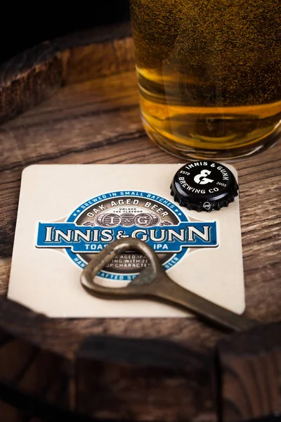 Londra Agosto 2018 Sottobicchiere Innis Gunn Con Apribottiglie Apribottiglie Bicchiere — Foto Stock