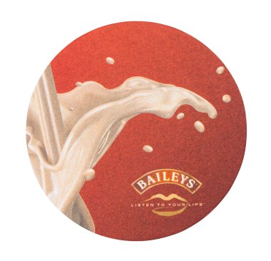 Londra, İngiltere - 22 Ağustos 2018: beyaz zemin üzerine izole Baileys İrlanda Krem orijinal kağıt mat coaster.
