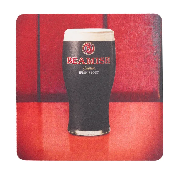 Londra, İngiltere - 22 Ağustos 2018: beyaz zemin üzerine izole Beamish İrlandalı Stout kağıt bira beermat coaster.