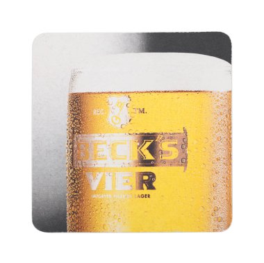 Londra, İngiltere - 22 Ağustos 2018: beyaz zemin üzerine izole Becks Vier lager kağıt bira beermat coaster.