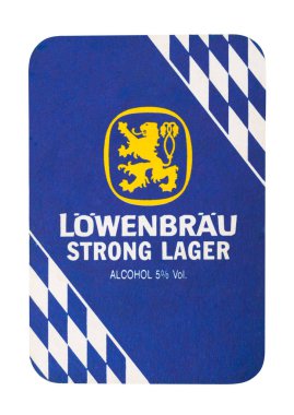 Londra, İngiltere - 22 Ağustos 2018: beyaz zemin üzerine izole Lowenbrau güçlü Lager kağıt bira beermat coaster.