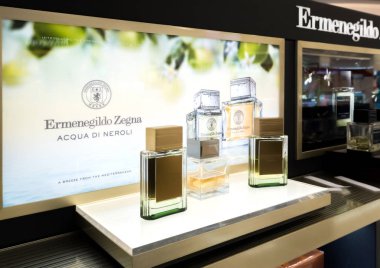 Londra, İngiltere - 31 Ağustos 2018: Ermenegildo Zegna parfüm ve kozmetik lüks koleksiyon butik mağaza. Zarif Dükkanı.