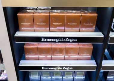 Londra, İngiltere - 31 Ağustos 2018: Ermenegildo Zegna parfüm ve kozmetik lüks koleksiyon butik mağaza. Zarif Dükkanı.