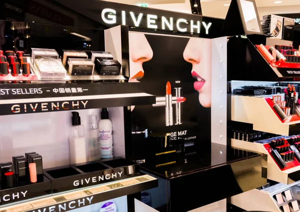 Лондон Великобритания Августа 2018 Года Givenchy Духи Косметическая Коллекция Аэропорту — стоковое фото