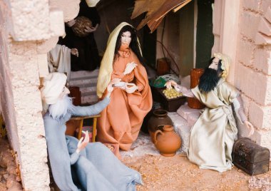 Londra, İngiltere - 31 Ağustos 2018: St. Paskalya arifesi Aida Raimondos Peceliuniene benzersiz sergi. Jerusalem bekleyen mucize adımlarında bir gezinti. Paskalya sabah sahne.
