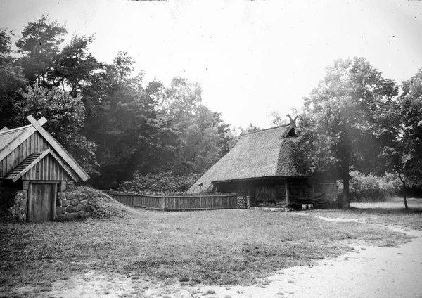 Gamla Gammaldags Timmerhus Xix Talet Byn Mitt Skogen Svart Och — Stockfoto