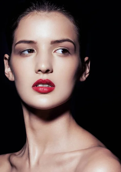 Modelo Moda Maquiagem Beleza Com Perfil Lábios Vermelhos Fundo Preto — Fotografia de Stock