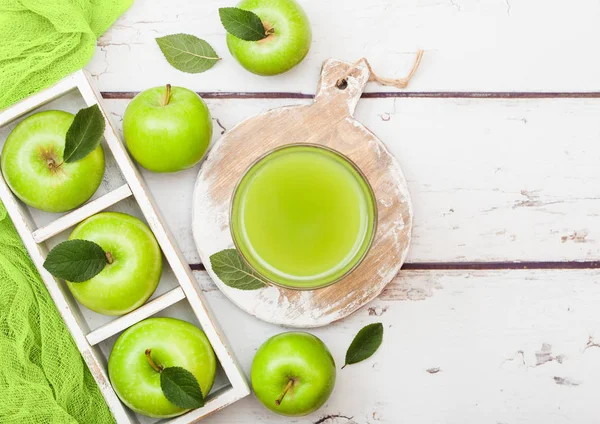 Bicchiere Succo Mela Biologico Fresco Con Nonna Fabbro Mele Verdi — Foto Stock