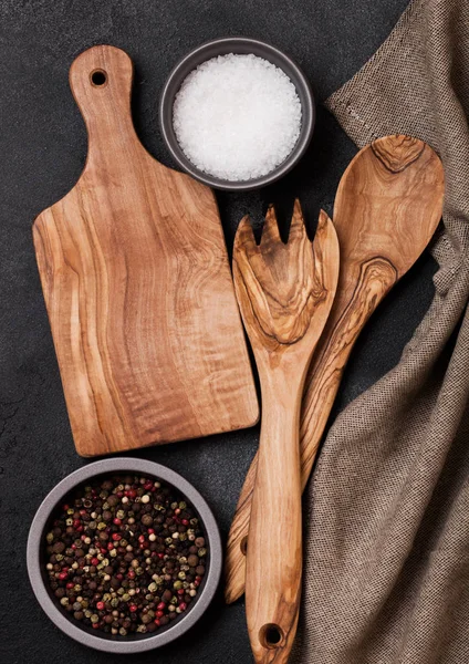 Ustensiles Cuisine Bois Olivier Avec Planche Découper Sur Fond Table — Photo