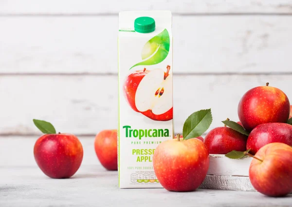 London September 2018 Tropicana Apfelsaft Mit Frischen Äpfeln Box Auf — Stockfoto