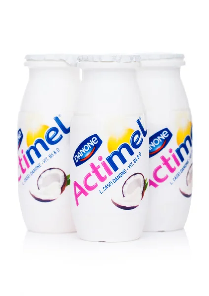 Лондон Великобритания Октября 2018 Пластиковые Бутылки Пробиотического Йогурта Типа Actimel — стоковое фото