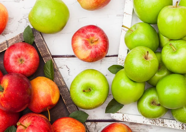 Fresh Organic Red Green Apples Vintage Box Wooden Background — Stock Photo, Image