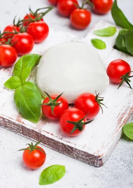 Fresh Mozzarella Cheese Vintage Chopping Board Tomatoes Basil Leaf Stone — Stock Photo, Image