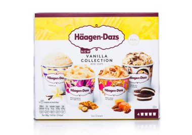 Londra, İngiltere - 20 Ekim 2018: Multipack Haagen-Dazs vanilya koleksiyonu dondurma beyaz.