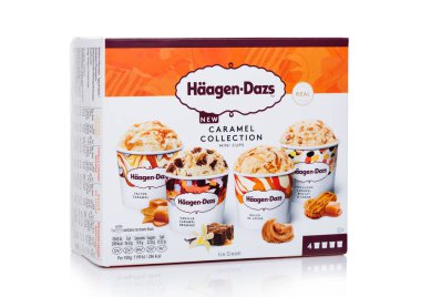 Londra, İngiltere - 20 Ekim 2018: Multipack Haagen-Dazs karamel koleksiyonu dondurma beyaz.