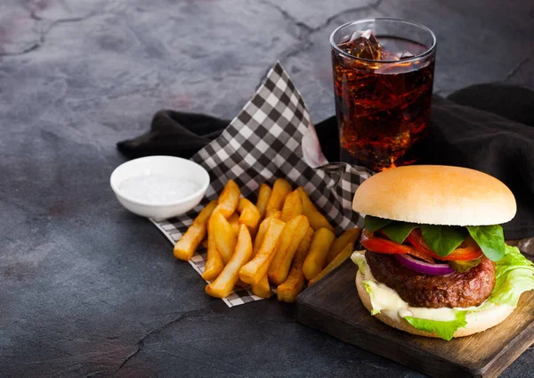 Fresh Beef Burger Sauce Vegetables Glass Cola Soft Drink Potato — Stock Photo, Image