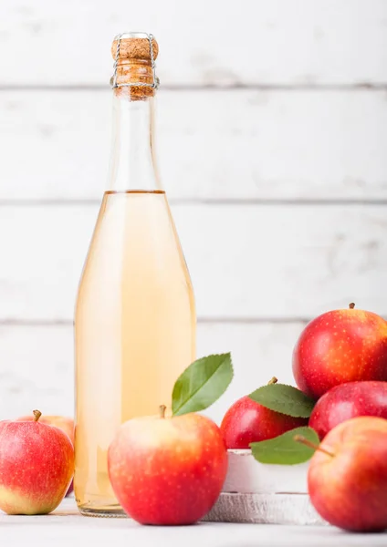 Bouteille Cidre Pomme Bio Maison Avec Pommes Fraîches Boîte Sur — Photo