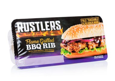 Londra, İngiltere - 01 Kasım 2018: Pack, hırsızlar alev Izgara Barbekü kaburga üzerinde beyaz sos ile.