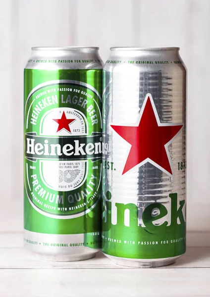 Londres Reino Unido Abril 2018 Latas Aluminio Cerveza Heineken Lager —  Fotos de Stock