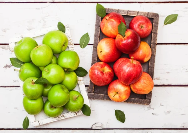 Healthy Organic Red Green Apples Vintage Box Wood Background — Stock Photo, Image