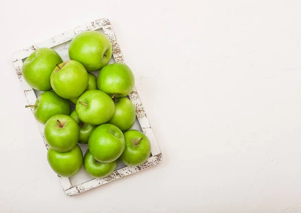 Green Healthy Organic Apples Vintage Box Wood Background — Stock Photo, Image