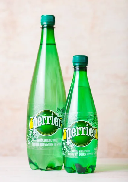 London Egyesült Királyság Szeptember 2018 Üveg Perrier Ásványvíz Háttér Perrier — Stock Fotó