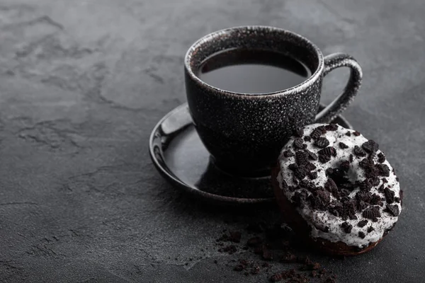 Fekete Kávéscsésze Alj Perecdiagramok Fekete Konyhai Asztal Háttér Fekete Cookie — Stock Fotó