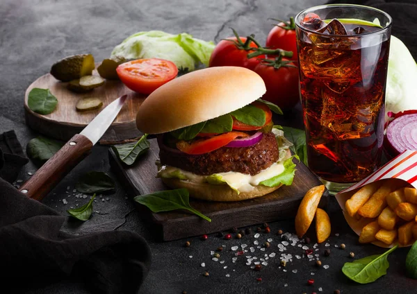 Fresh Beef Burger Sauce Vegetables Glass Cola Soft Drink Potato — Stock Photo, Image