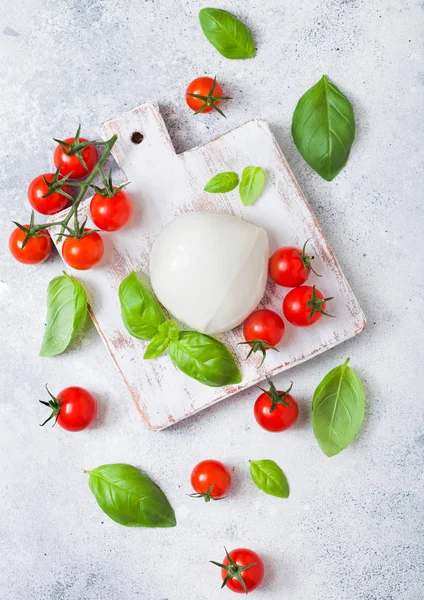 Fresh Mozzarella Cheese Vintage Chopping Board Tomatoes Basil Leaf Stone — Stock Photo, Image