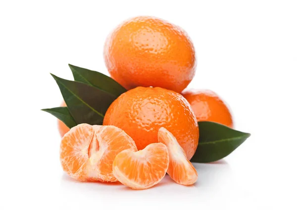 Čerstvé mandarinky mandarinka bioovoce s listy — Stock fotografie