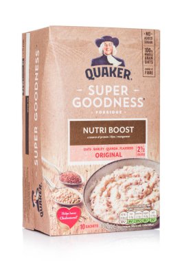 Londra, İngiltere - 05 Mart 2019: Kutusunu Quaker yulaf lapası Super iyilik Nutri Boost orijinal beyaz arka plan üzerinde.