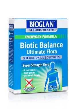 Londra, İngiltere - 05 Mart 2019: Kutusunu biyotik denge Ultimate Flora hapları beyaz arka plan üzerinde.