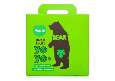 Londra, Ingiltere-Mart 11, 2019: ayı yoyo lezzetli saf meyve Rolls çocuklar snack Apple beyaz arka planda kutusu.