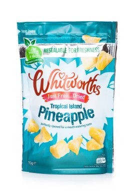 Londra, Ingiltere-11 Mart 2019: beyaz arka planda Whitworth sadece meyve Kurutulmuş Ananas paketi. 