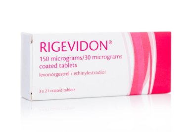 Londra, Ingiltere-11 Mart 2019: beyaz üzerinde Rigevidon kontraseptif hapları paketi