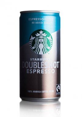 Londra, İngiltere - 15 Nisan 2019: Beyaz arka planda Alüminyum starbucks doubleshot espresso kahve.