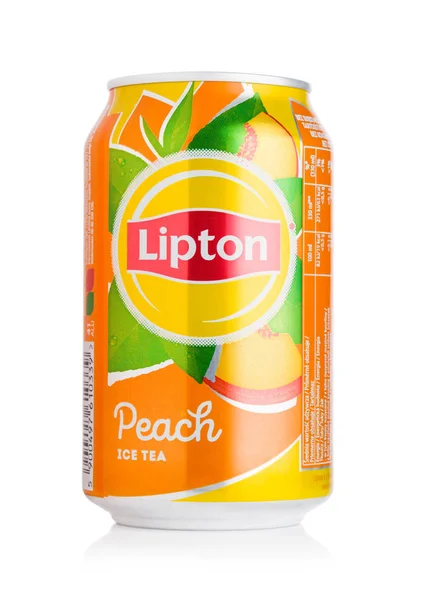 LONDON, UK - AUGUST 10, 2018: Aluminium can of Lipton Ice Tea with peach flavour on white background. — Stock Photo, Image