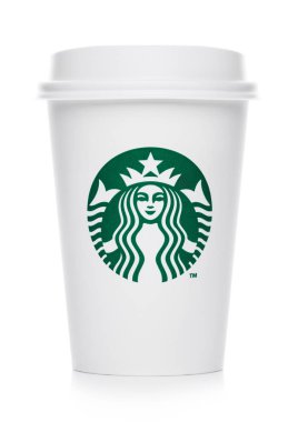 Londra, İngiltere - 15 Nisan 2019: Starbucks Coffee Paper Cup beyaz arka plan üzerinde götürmek için. Starbucks dünyanın en büyük kahveevi.