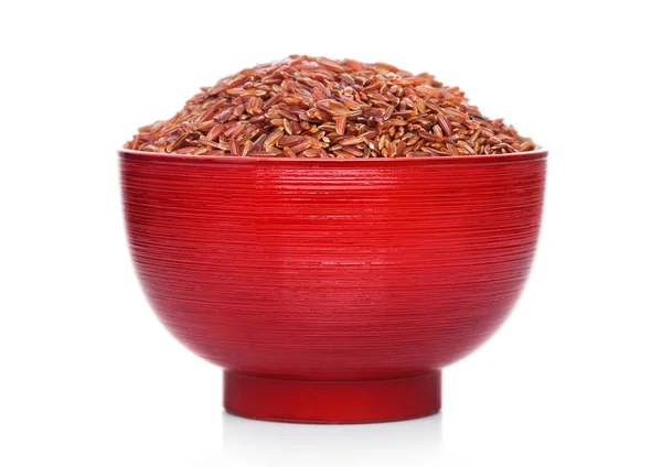 Bol rouge de riz rouge bio cru sur fond blanc. Aliments sains . — Photo