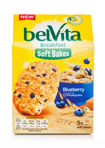 LONDRES, Reino Unido - MAIO 29, 2019: Pacote de Belvita Breakfast soft bakes cookies with blueberries on white background . — Fotografia de Stock