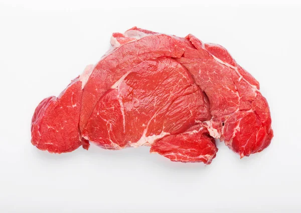 Beyaz arka planda pişmiş biftek fileto Taze ham organik dilim. — Stok fotoğraf
