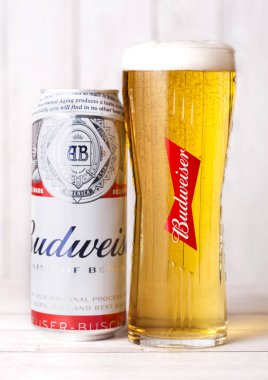 Londra, İngiltere - 27 Nisan 2018: Alüminyum budweiser Beer üzerinde 