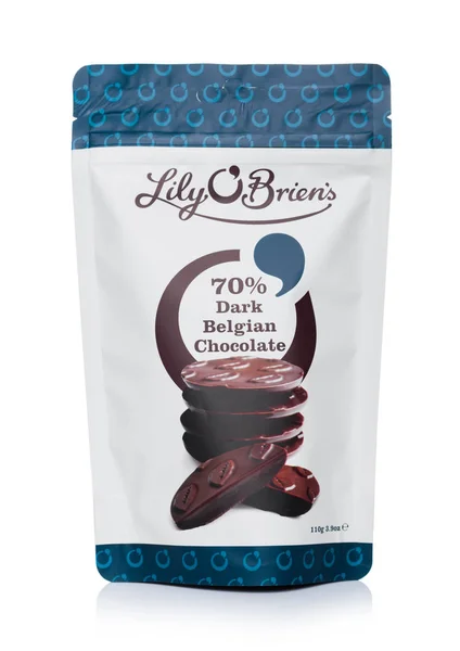 Λονδίνο, UK-15 Αυγούστου 2019: πακέτο της σκοτεινής βελγικής σοκολάτας της Λίλι Ο'μπράιαν σε λευκό φόντο. — Φωτογραφία Αρχείου