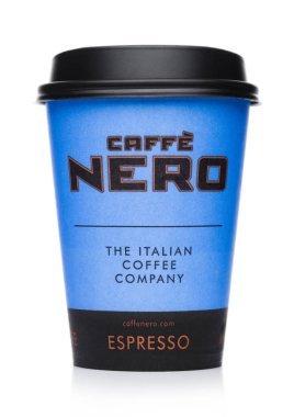 Londra, İngiltere - 28 Ağustos 2019: Nero Coffee Paper Cup beyaz arka plan üzerinde ortasında logosu ile ünlü kahve dükkanı zincirinden.