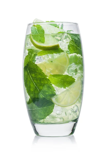 Склянка Літнього Алкогольного Коктейлю Мохіто Кубиками Льоду Ята Лайма Білому — стокове фото