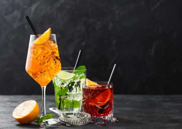 Glasses Spritz Mojito Negroni Cocktails Ice Cubes Lime Orange Slices — Stock Photo, Image