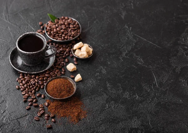 Kopje Verse Rauwe Biologische Koffie Met Bonen Gemalen Poeder Met — Stockfoto