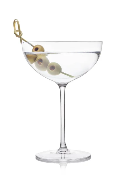 Vodka Martini Gin Koktejl Luxusním Křišťálovém Skle Olivami Bambusové Tyčce — Stock fotografie