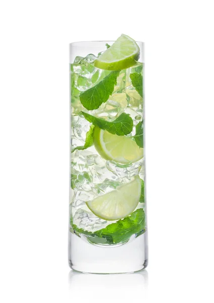 Highball Glas Mojito Sommer Alkoholischer Cocktail Mit Eiswürfeln Minze Und — Stockfoto